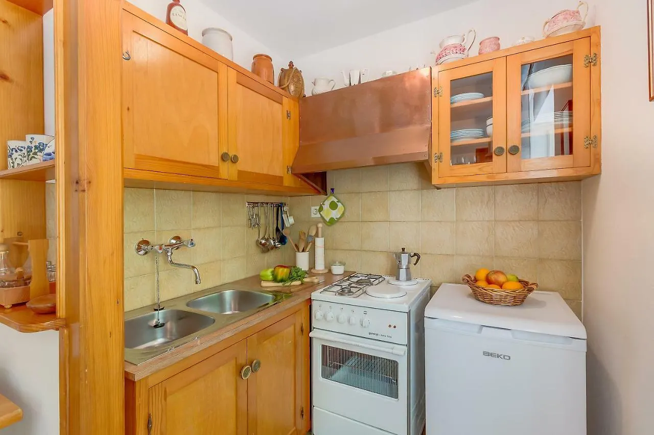 Apartman Pia 말리로시니 아파트